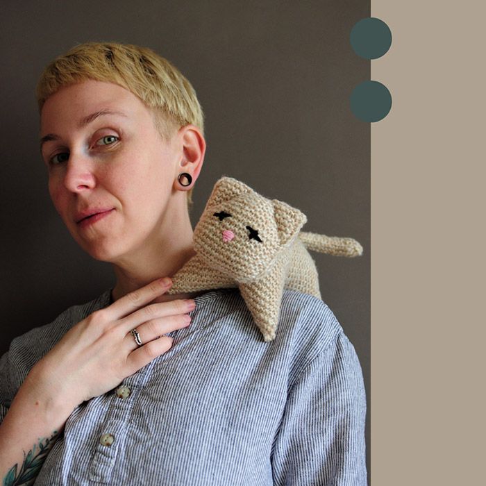 Котик бежевий